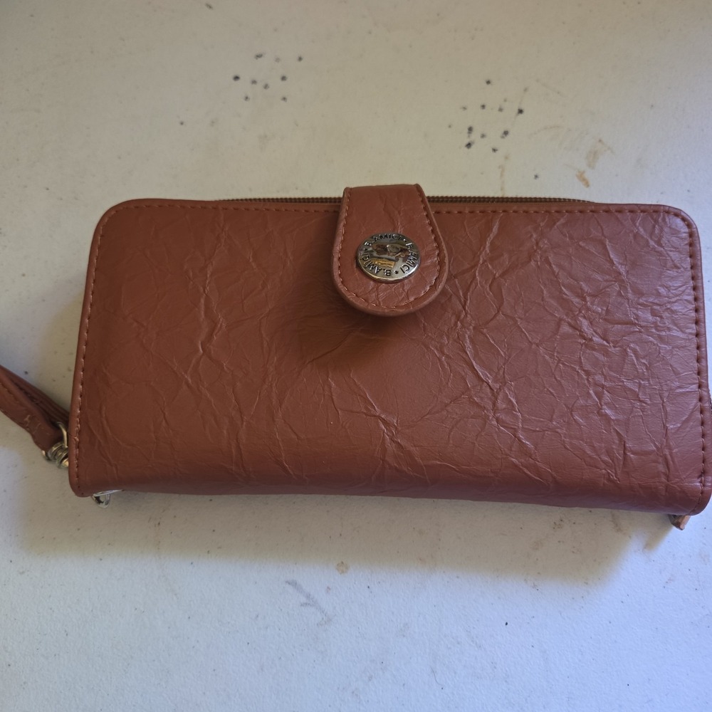 B. Amici Luciana RFID Leather Wallet  Wristlet Brown Gingerbread